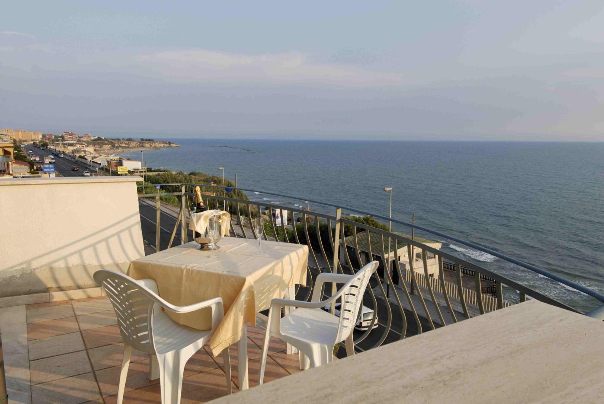 Hotel L'Approdo 안치오 외부 사진