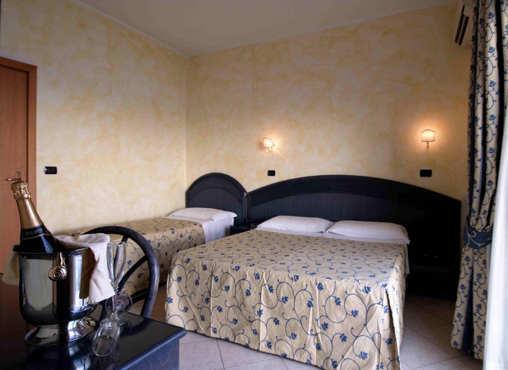 Hotel L'Approdo 안치오 외부 사진