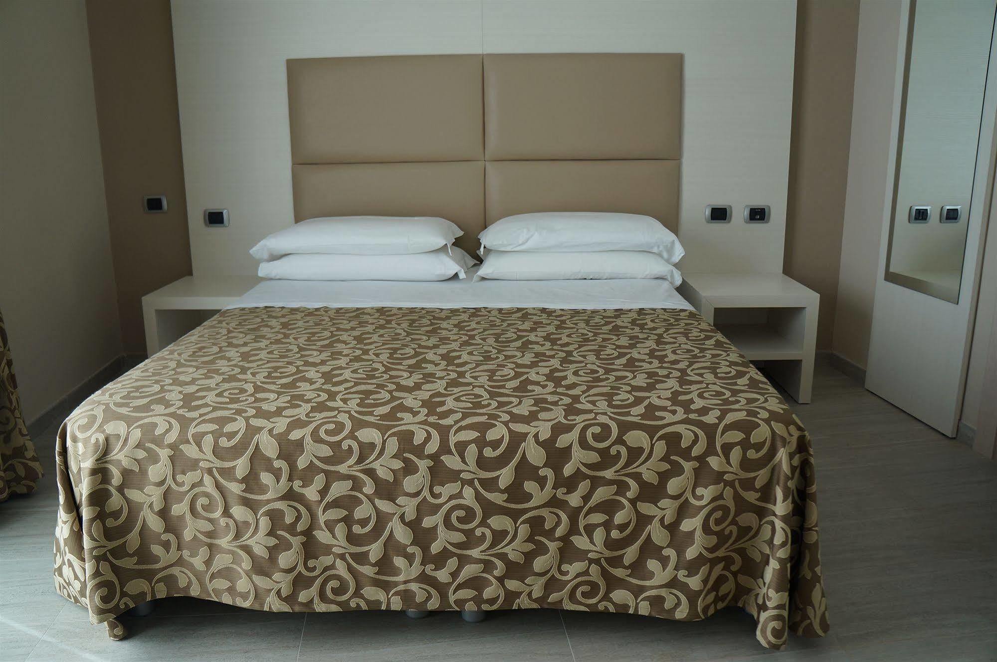 Hotel L'Approdo 안치오 외부 사진